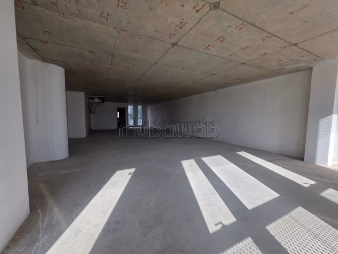 Bureau de 189m² shell & core 
3 parkings