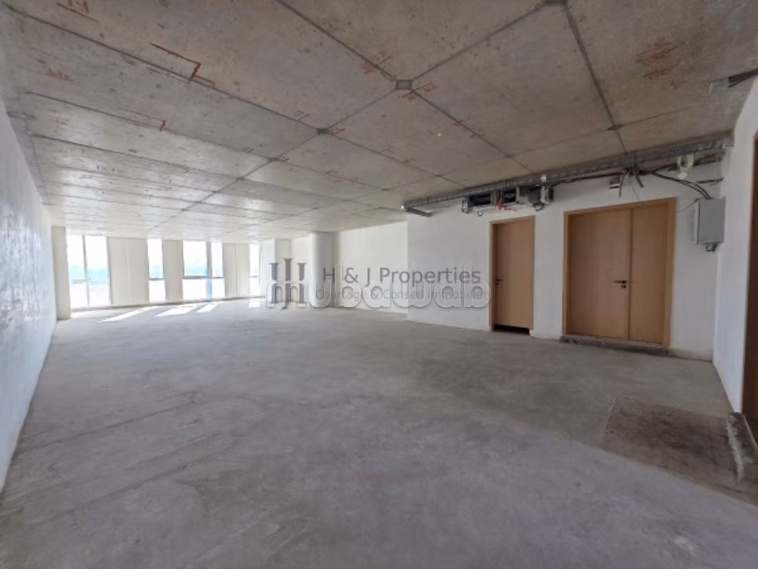Bureau de 189m² shell & core 
3 parkings