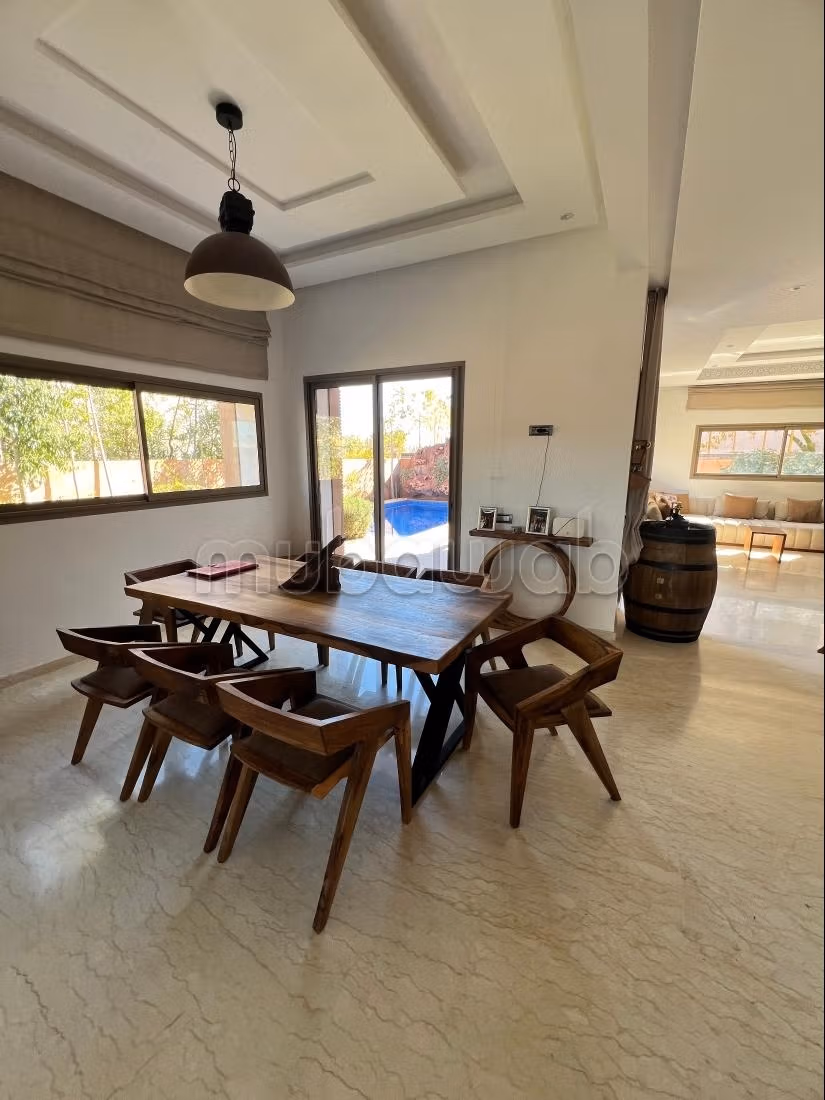 Luxe villa te koop in AKENZA Route de l'Ourika. Oppervlakte 400 m²