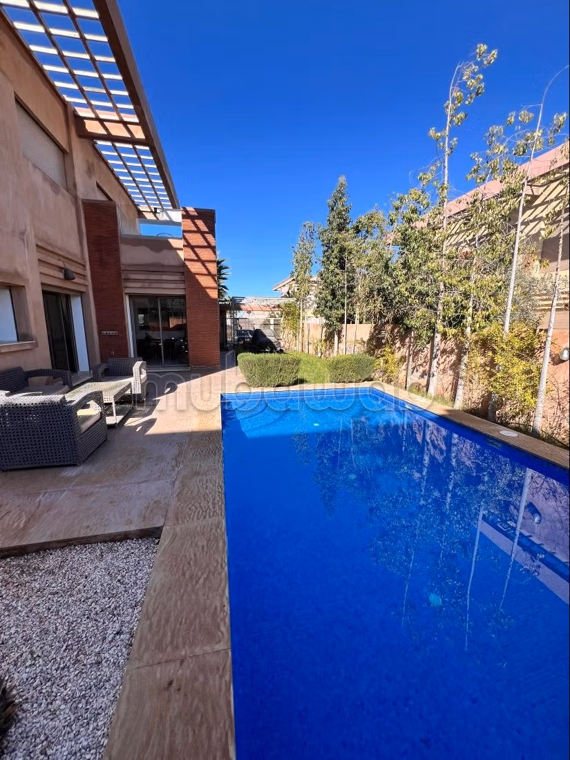 Luxe villa te koop in AKENZA Route de l'Ourika. Oppervlakte 400 m²