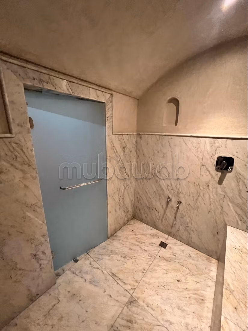 Luxe villa te koop in AKENZA Route de l'Ourika. Oppervlakte 400 m²