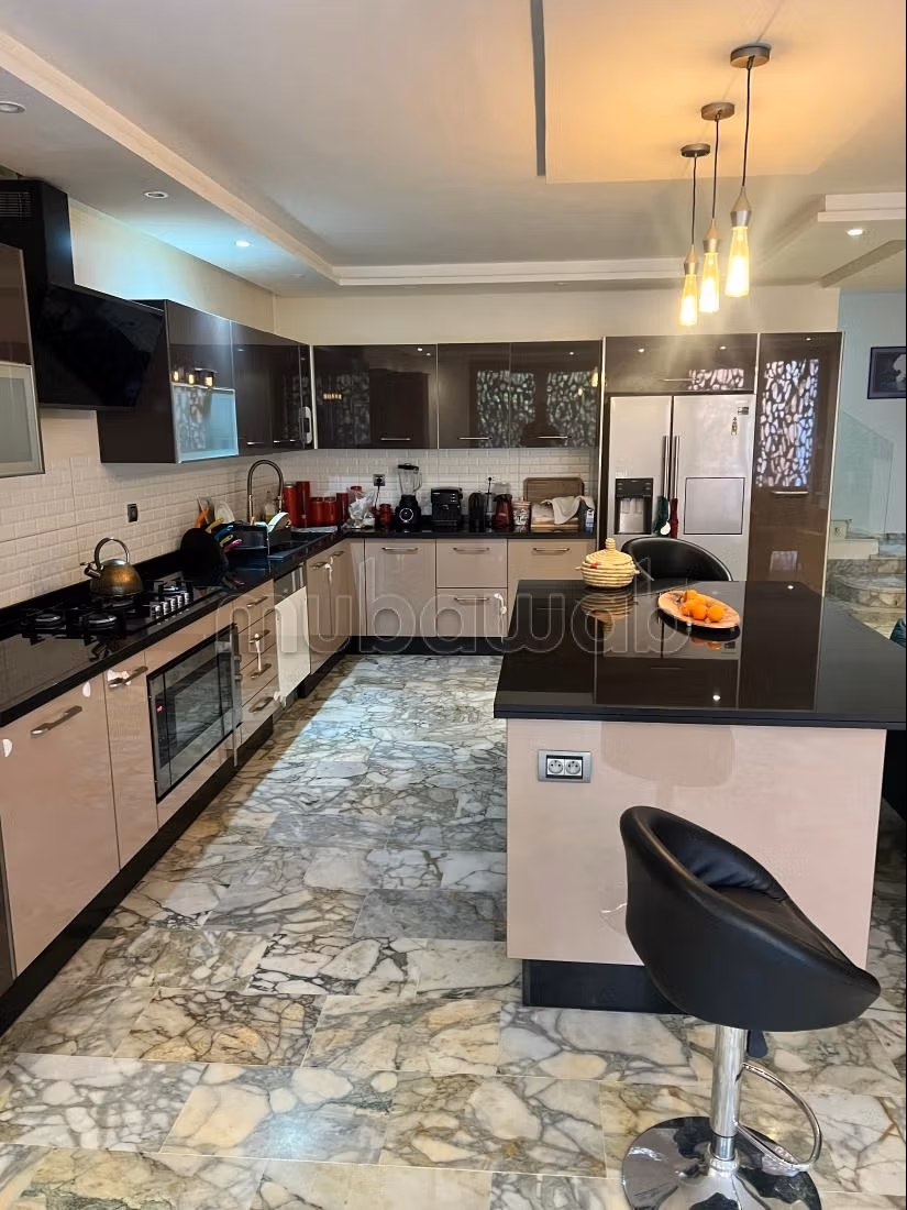 Luxe villa te koop in AKENZA Route de l'Ourika. Oppervlakte 400 m²