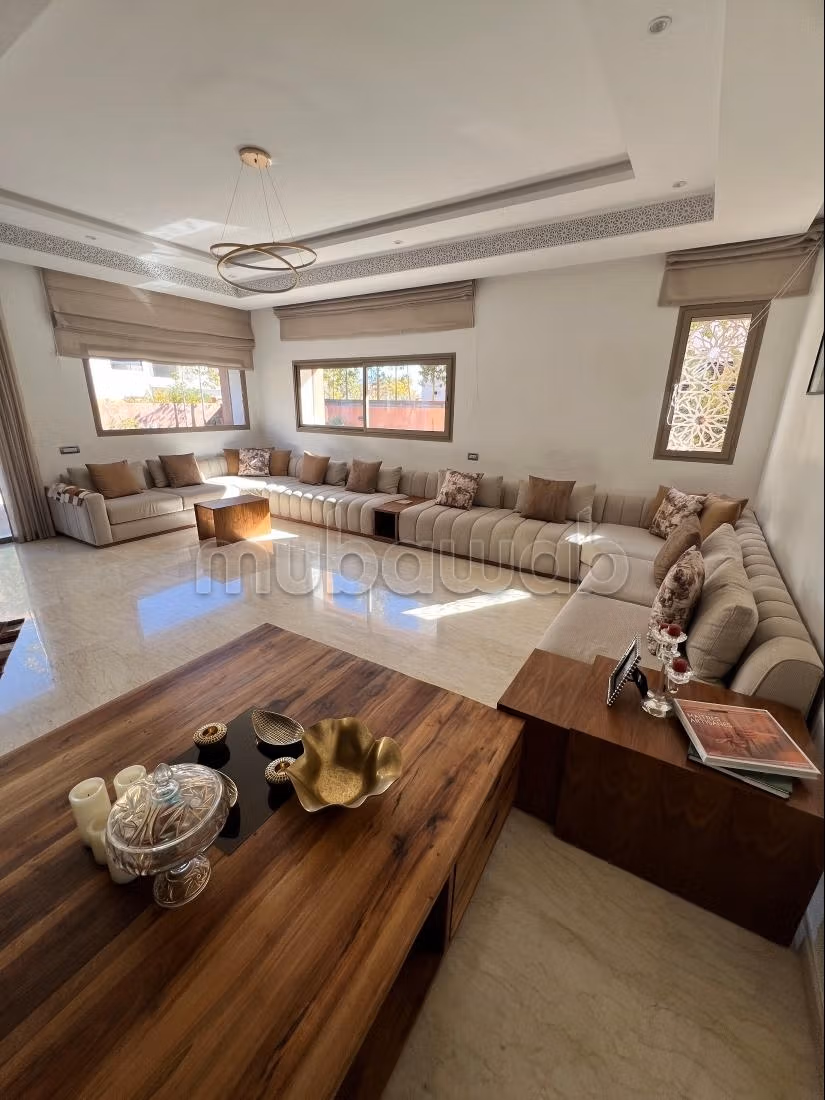 Luxe villa te koop in AKENZA Route de l'Ourika. Oppervlakte 400 m²