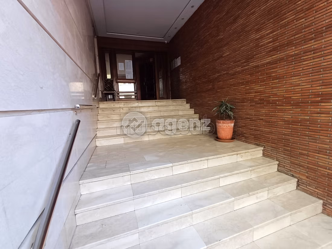 Appartement 87 m² à Bourgogne Est — 17