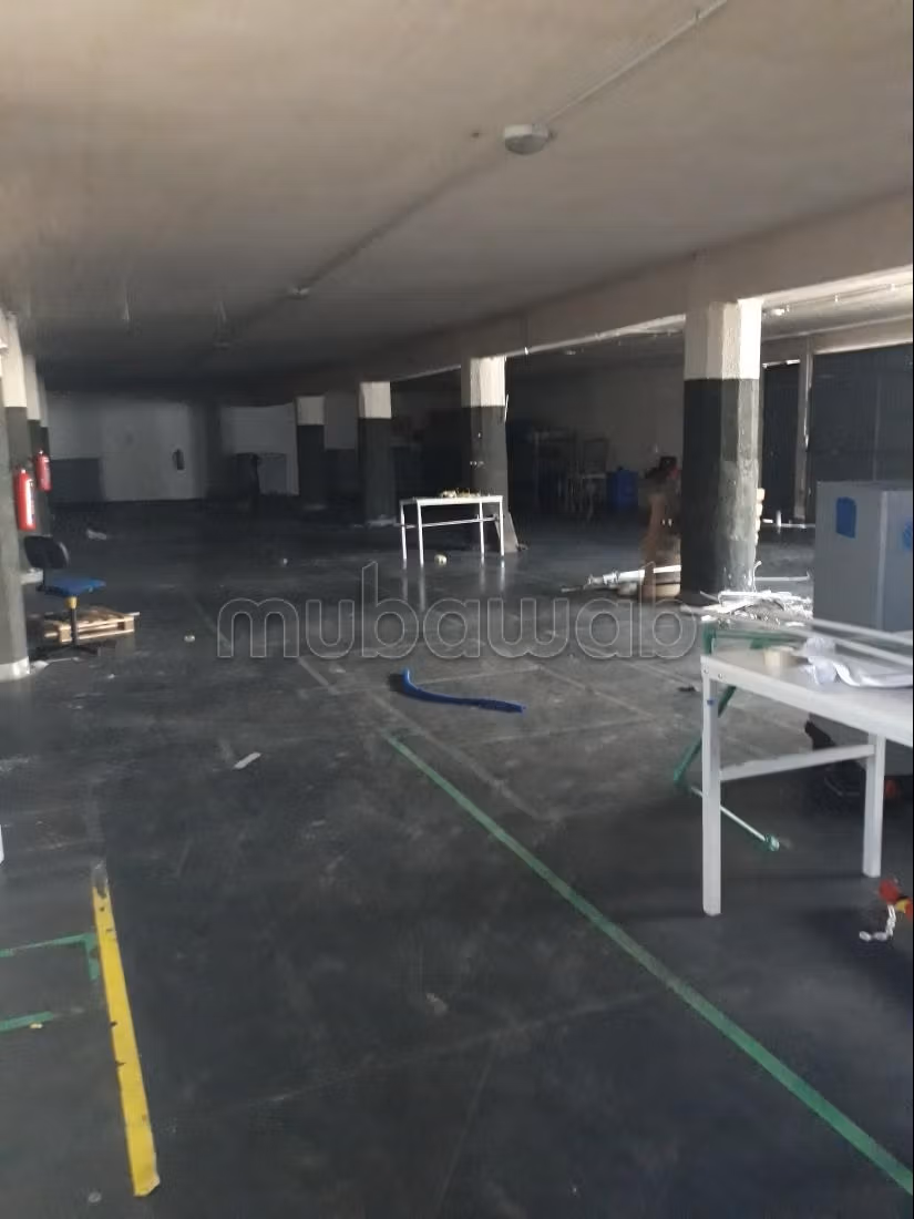Local administratif/industriel Za kheireddine lac3