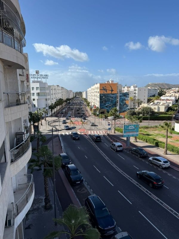 Louez cet appartement à avn des far شارع الجيش الملكي. Surface de 90 m². Meublé