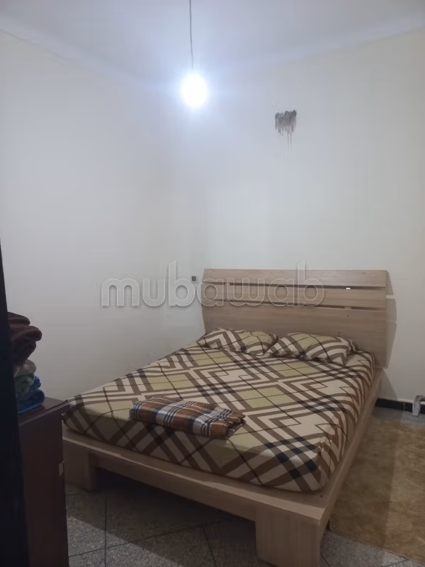 Location d'un appartement à Centre. 2 pièces confortables. Cuisinière avec four
