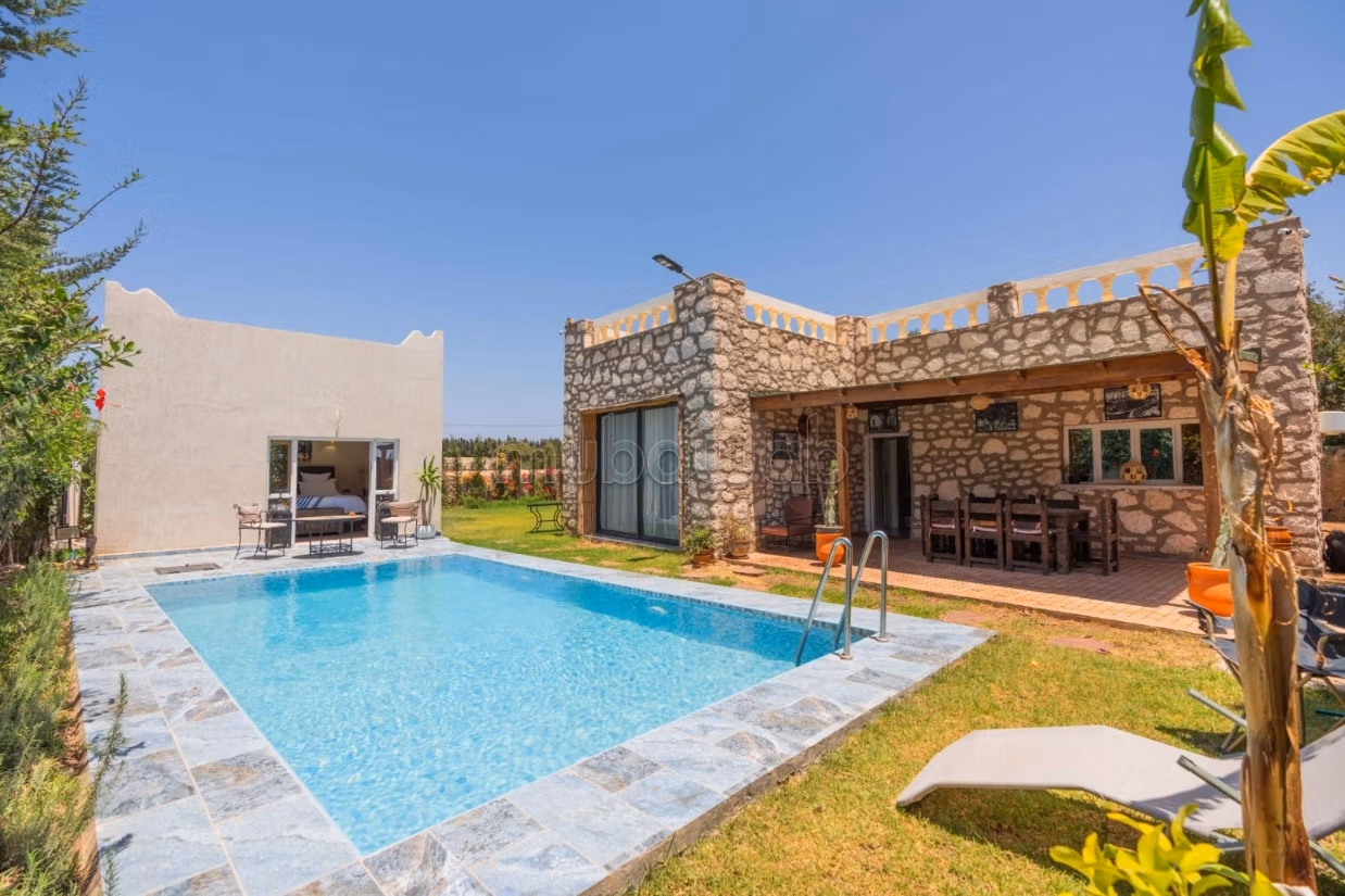 Luxury villa for sale in Route de Marrakech. Area of 2086 m²...