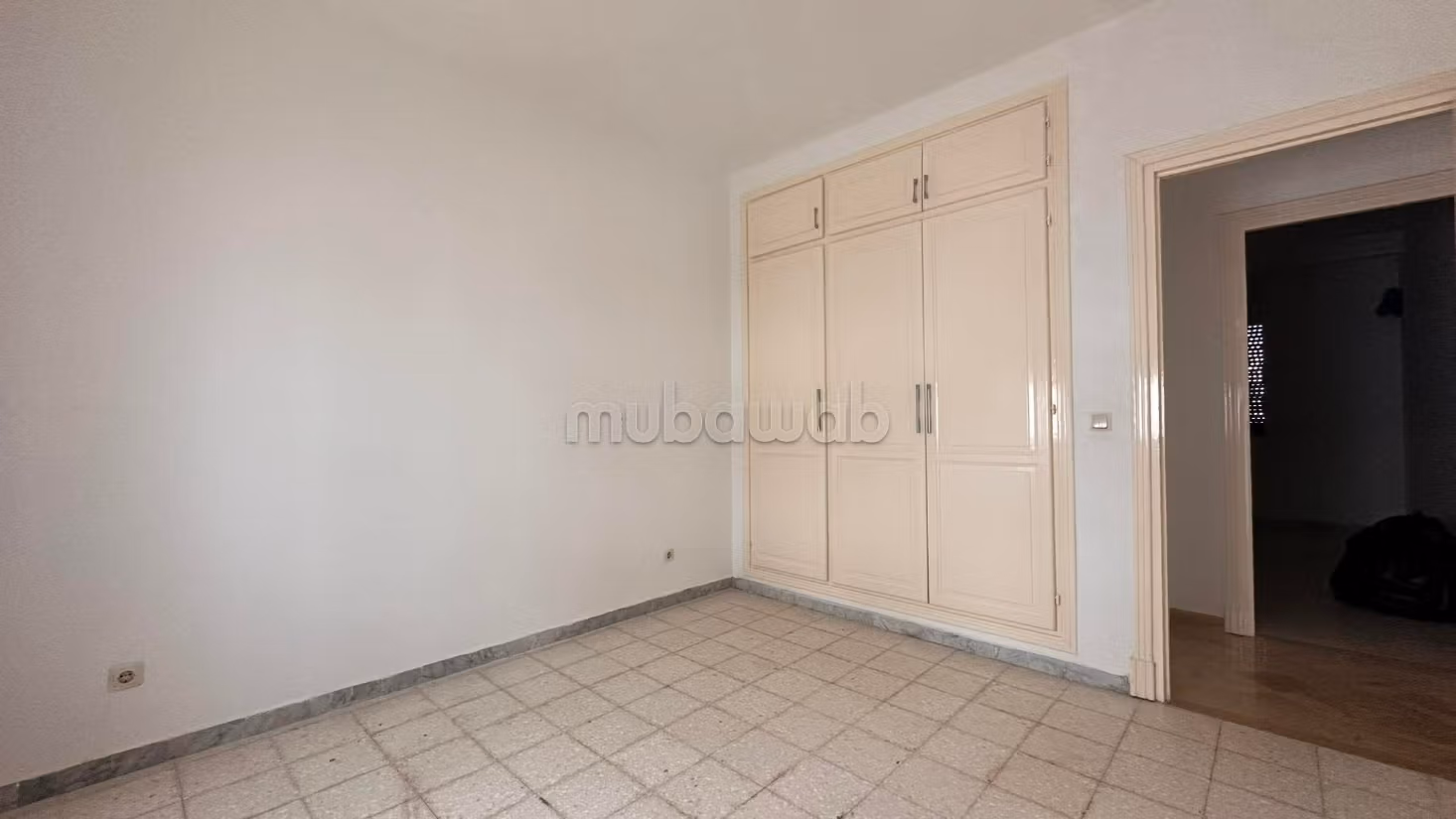 A vendre S2 titré 100 m2 parking SS à Ennasr 2