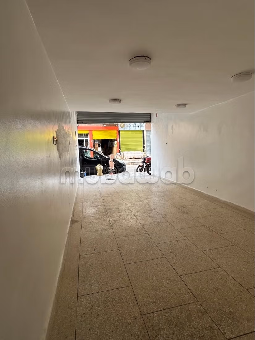 Magasin à vendre à cote de Mega d’or