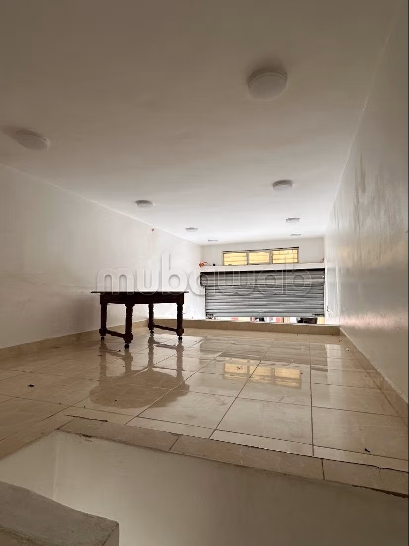 Magasin à vendre à cote de Mega d’or