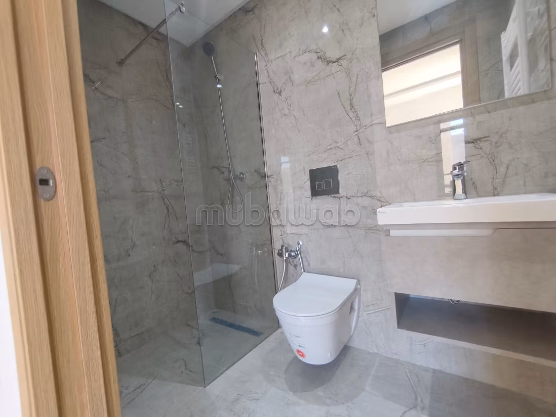 Bellissimo appartamento in affitto a La Soukra. Superficie totale 70 m². Porta blindata, servizio di sicurezza