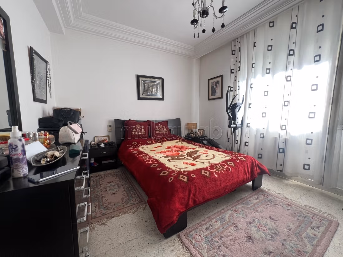 Flat for rent in Aouina. 2 lovely rooms. Caretaker service available, air conditioning