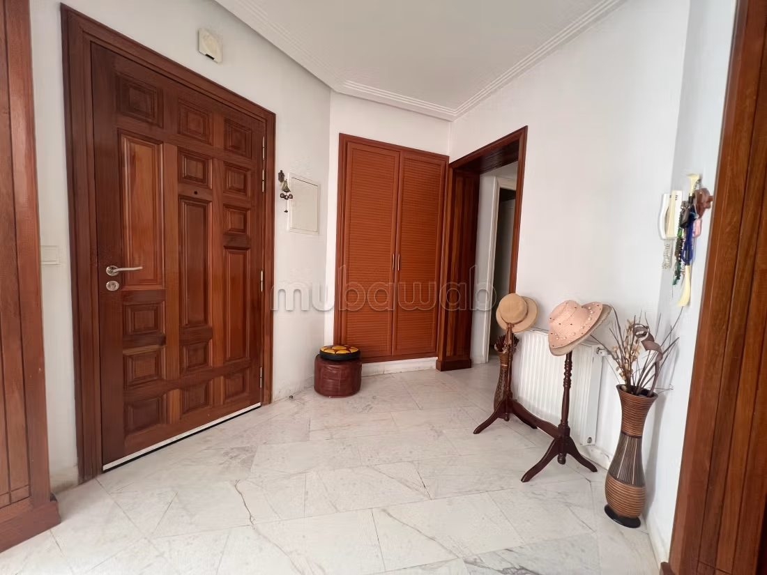 Flat for rent in Aouina. 2 lovely rooms. Caretaker service available, air conditioning
