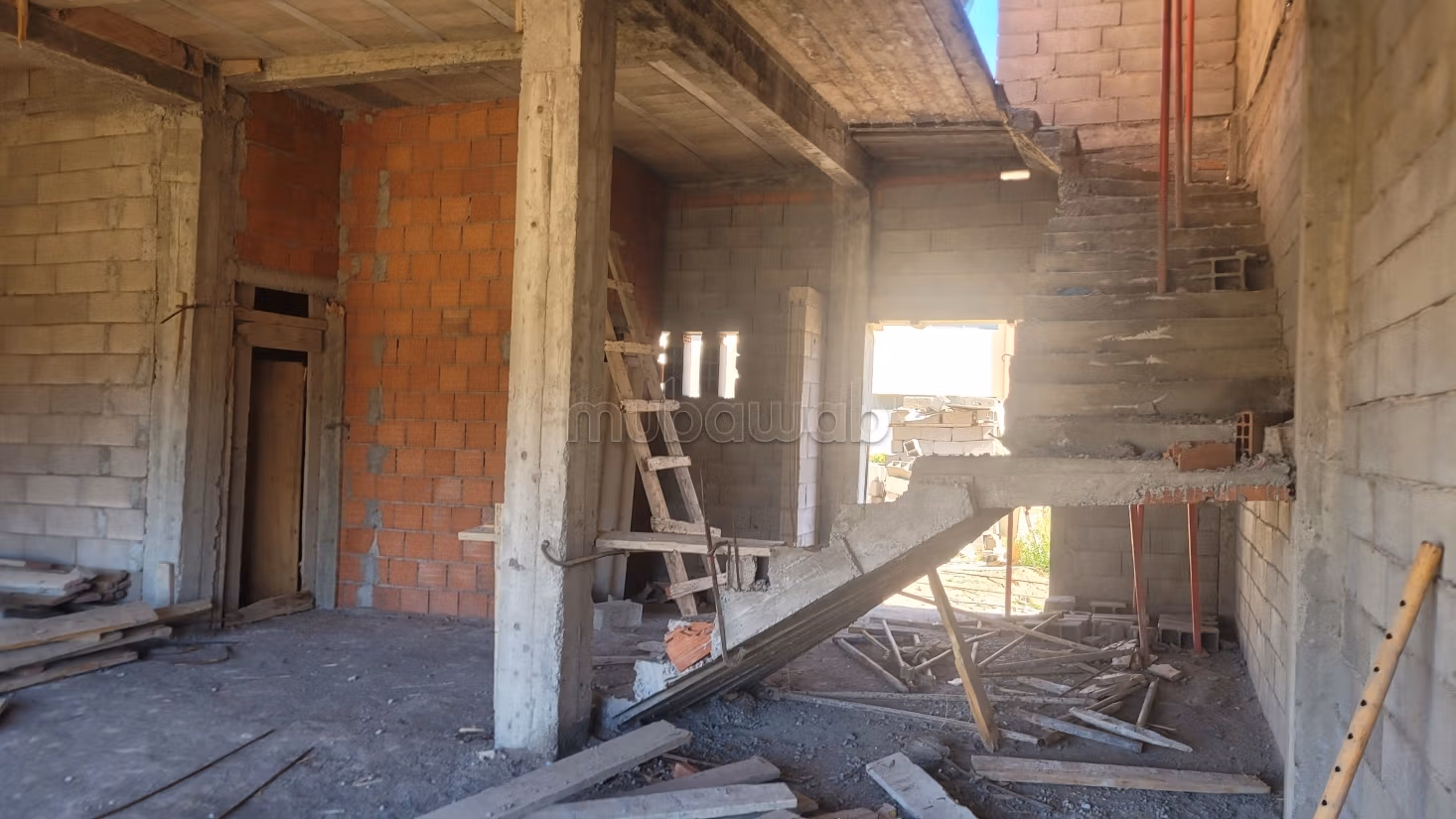 Semi-finished villa with great potential - Investor opportunity