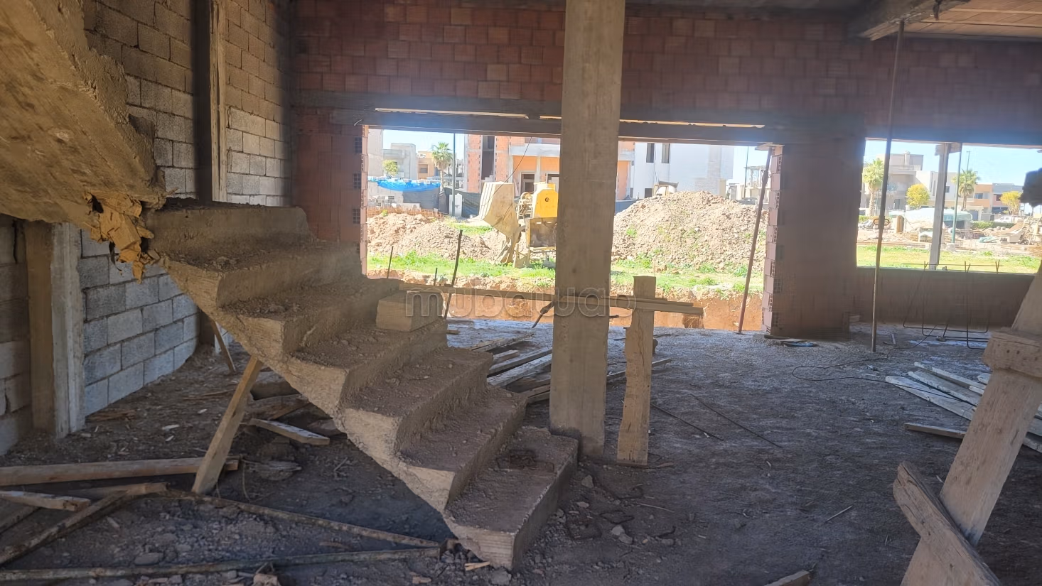 Semi-finished villa with great potential - Investor opportunity