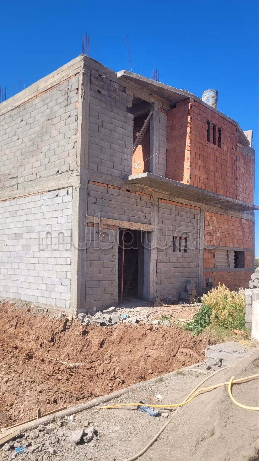 Semi-finished villa with great potential - Investor opportunity
