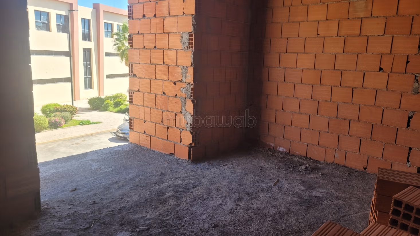 Semi-finished villa with great potential - Investor opportunity