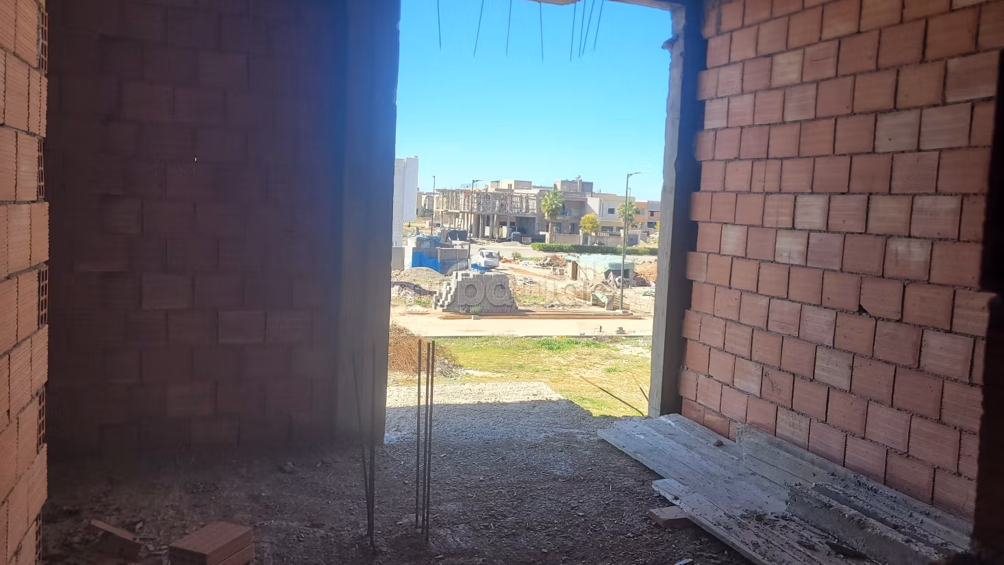 Semi-finished villa with great potential - Investor opportunity