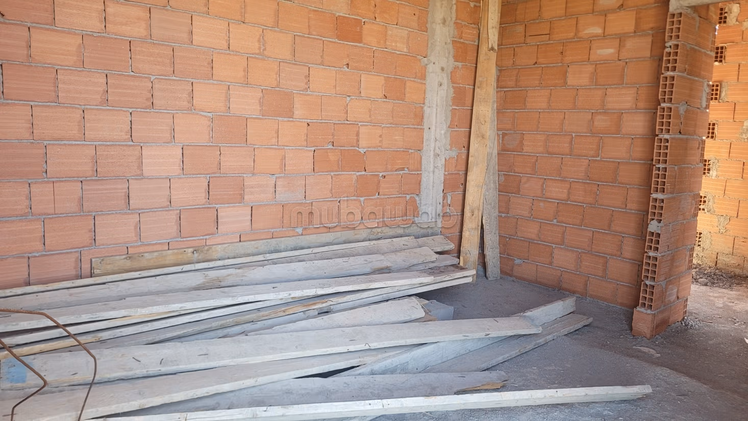 Semi-finished villa with great potential - Investor opportunity