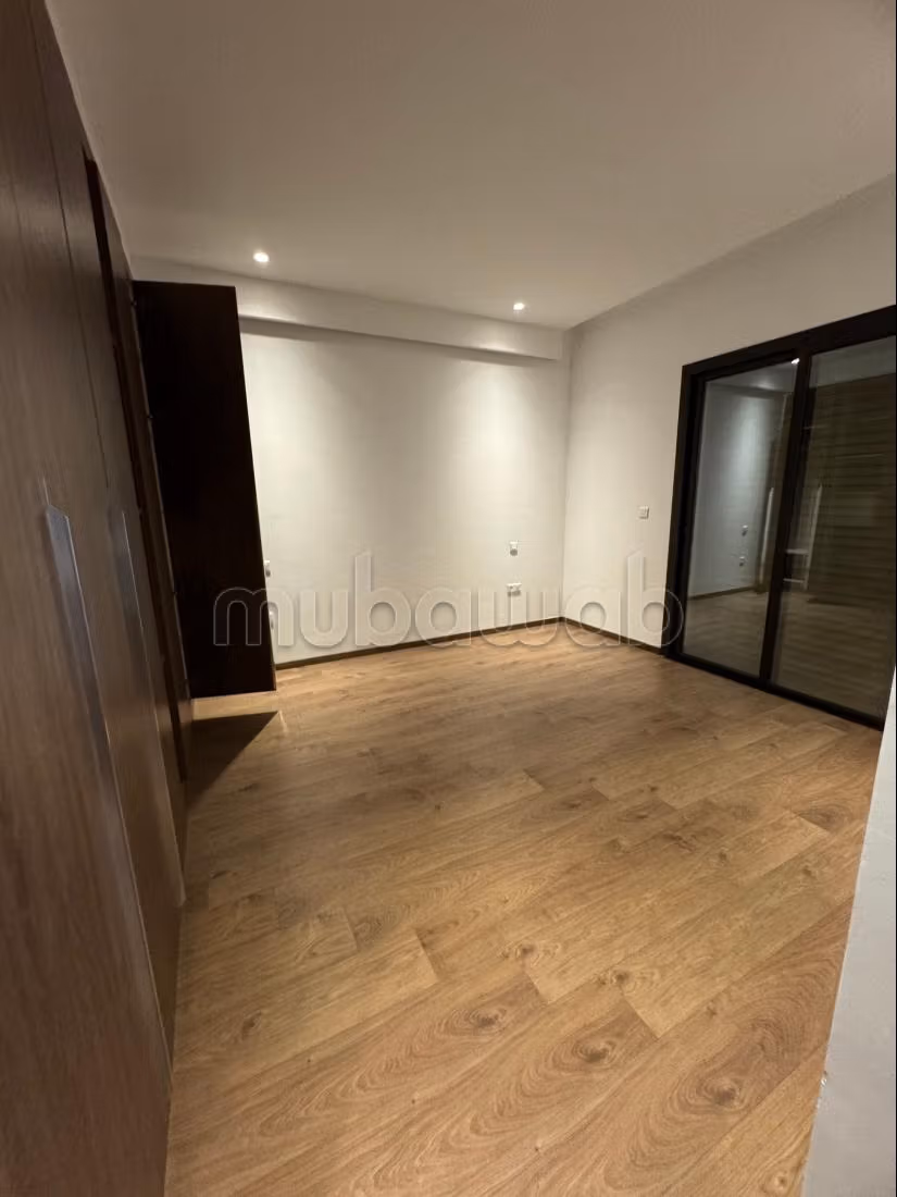 Appartement à louer à Les Berges Du Lac 2.2 chambres agréables. Ascenseur et terrasse