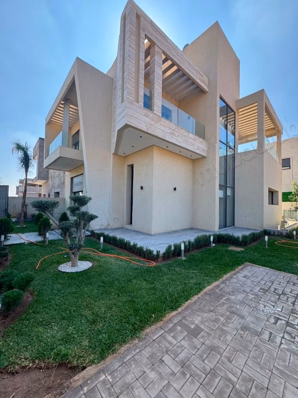 Luxury High Standing Villa