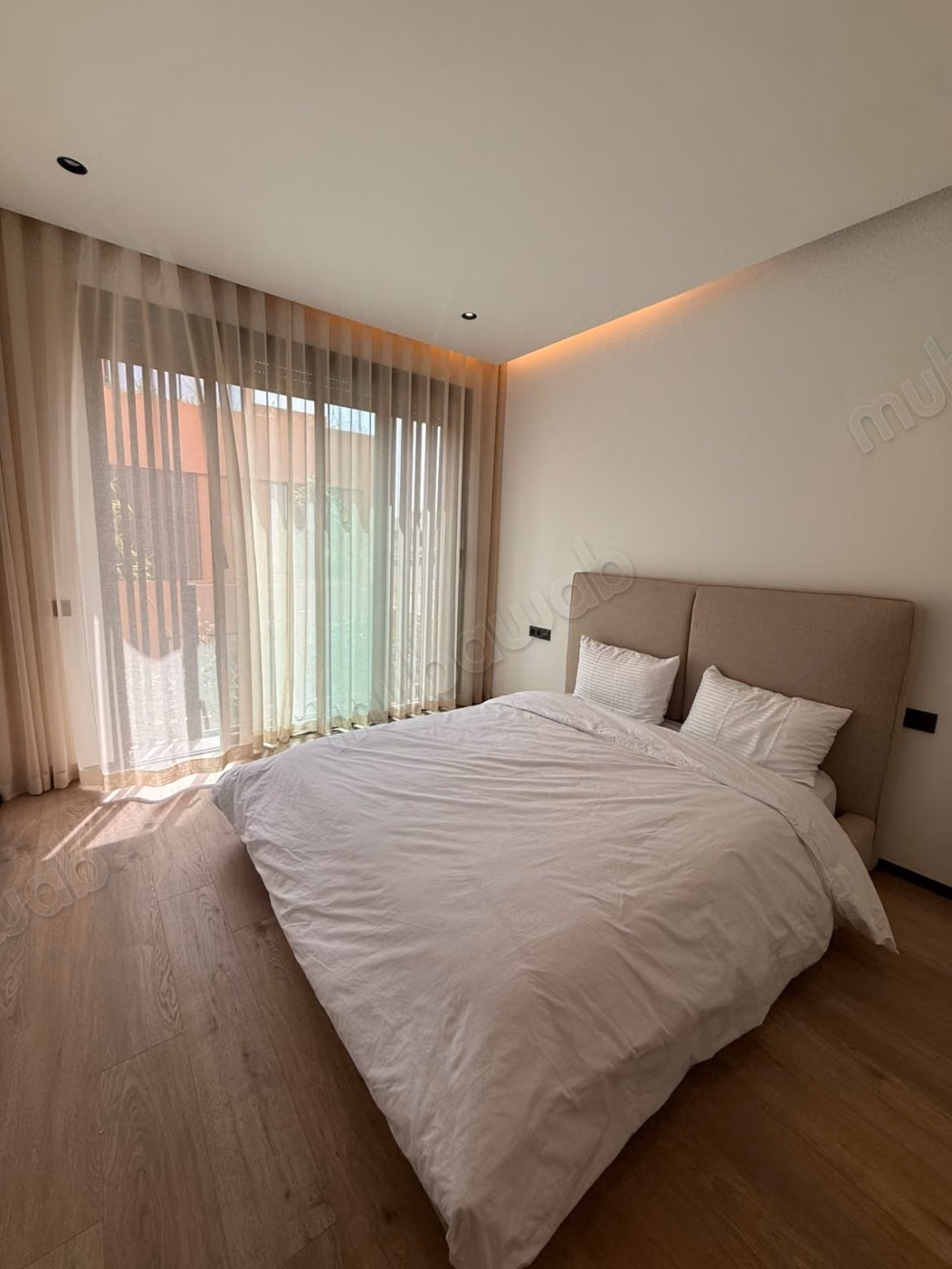 A LOUER Luxueuse Villa neuve 5 suites meublée