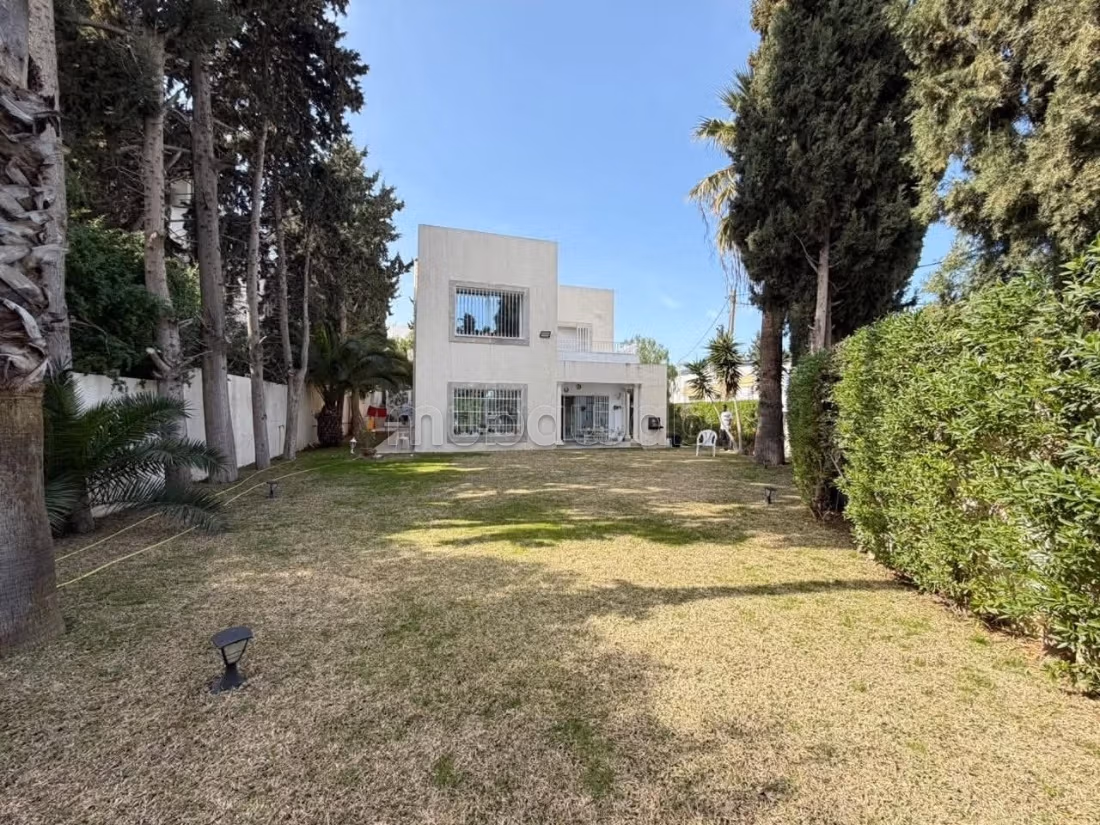 In affitto villa moderna con giardino a Notre Dame