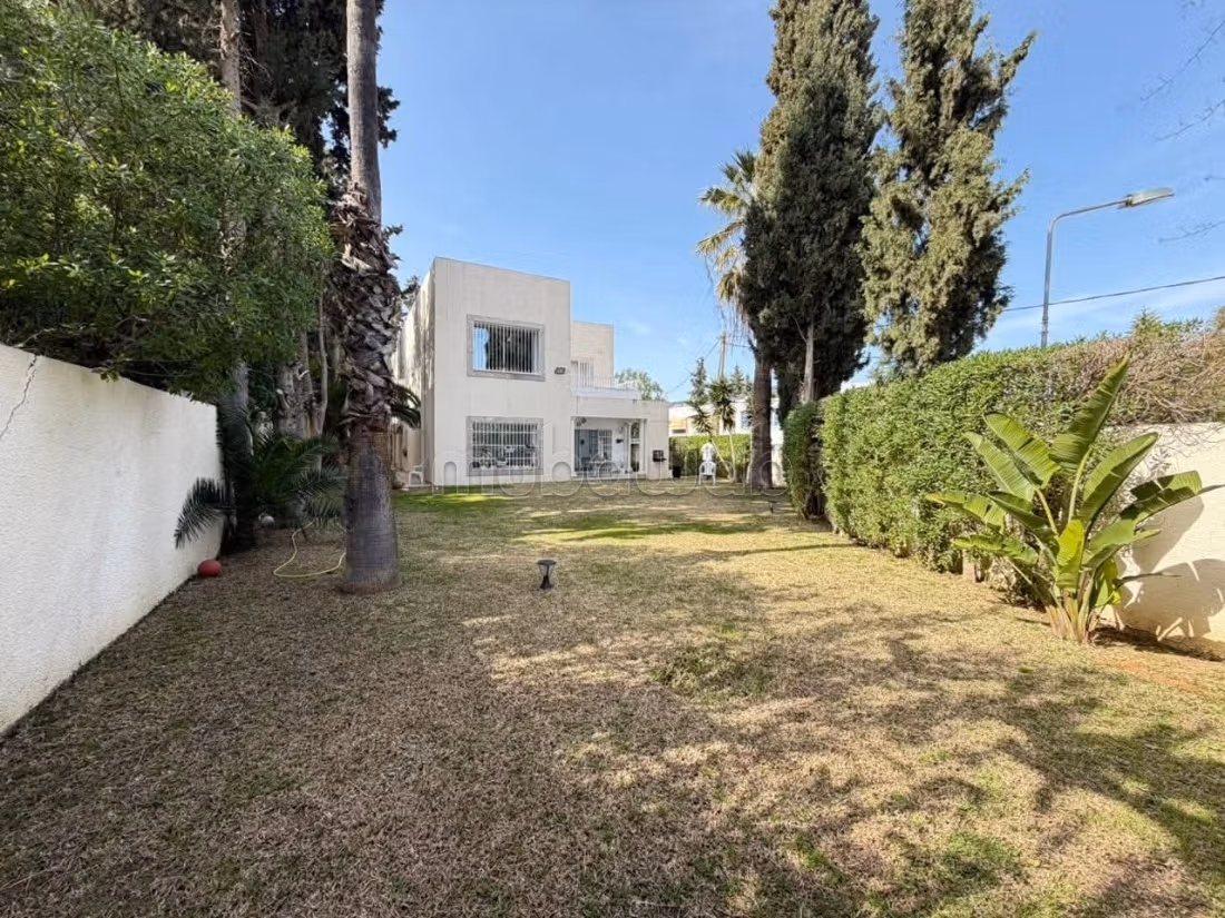 In affitto villa moderna con giardino a Notre Dame