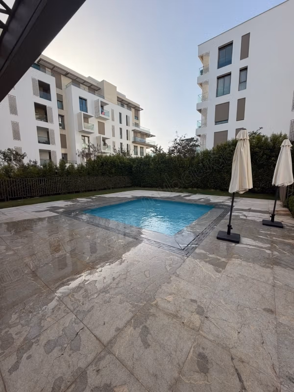 High standing apartment for rent in Souissi. 3 bedrooms plus a service room. Terrace with no overlook.