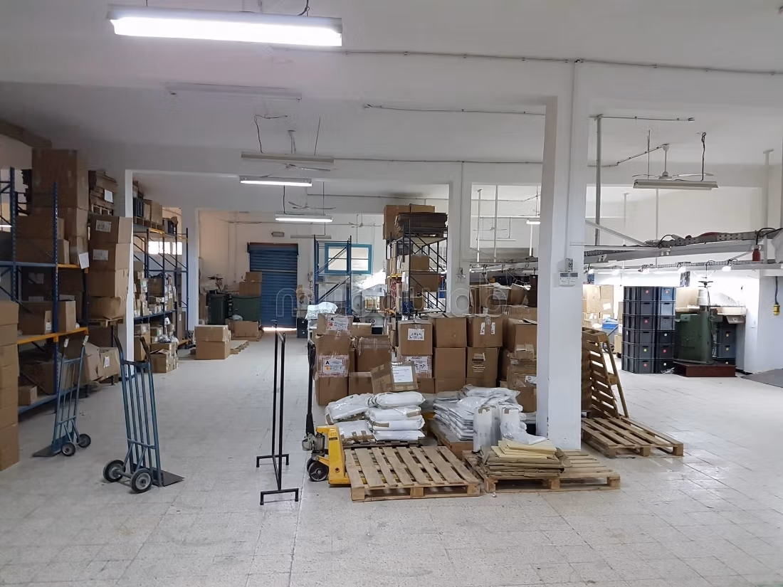 Usine a vendre à zone industrielle