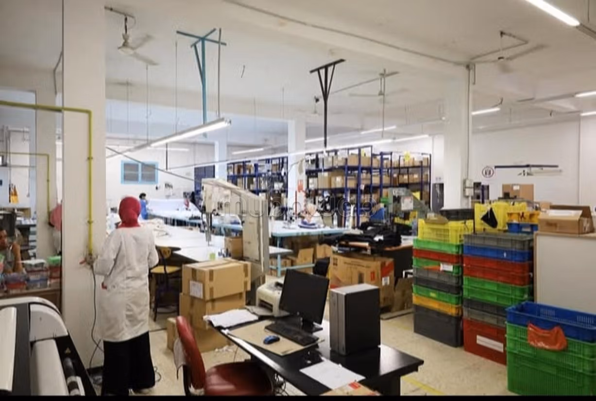 Usine a vendre à zone industrielle