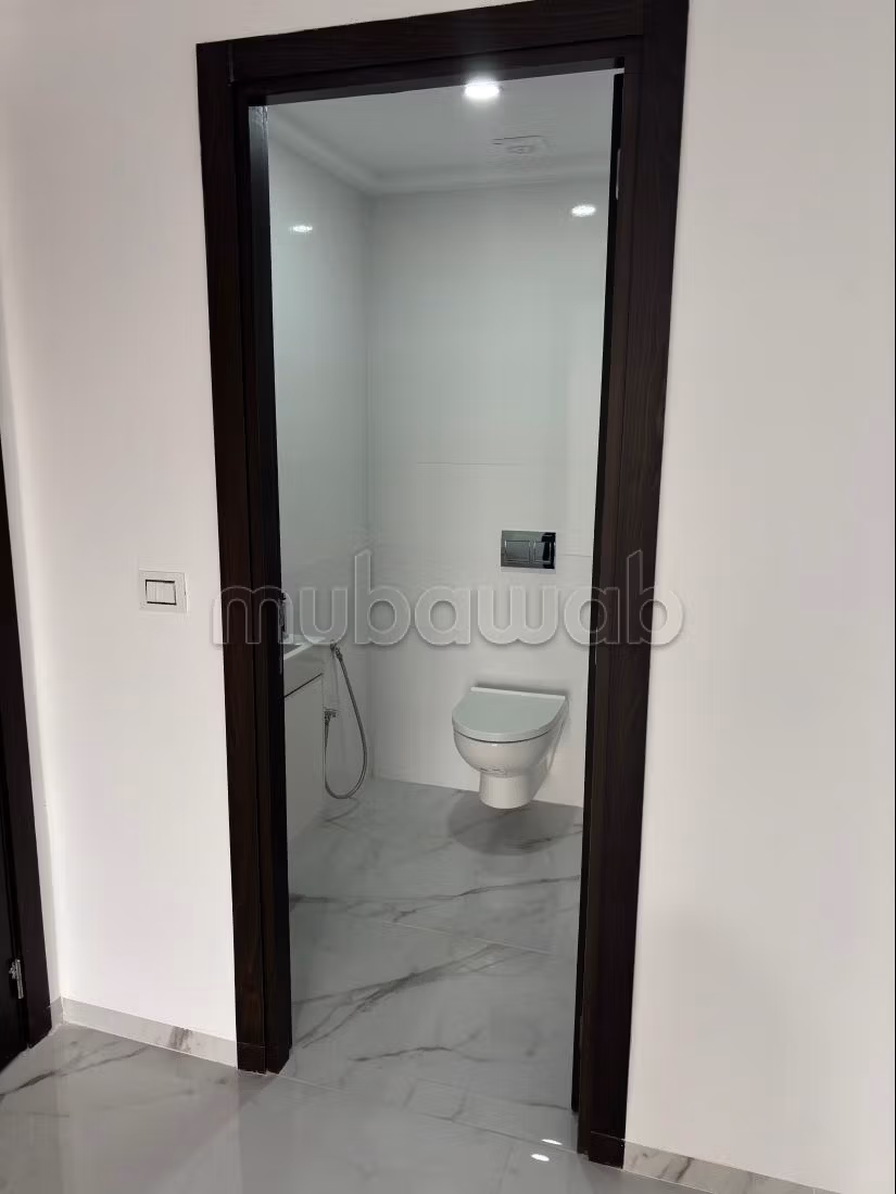 Ufficio/cabinet medico in affitto a Ennasr 2
