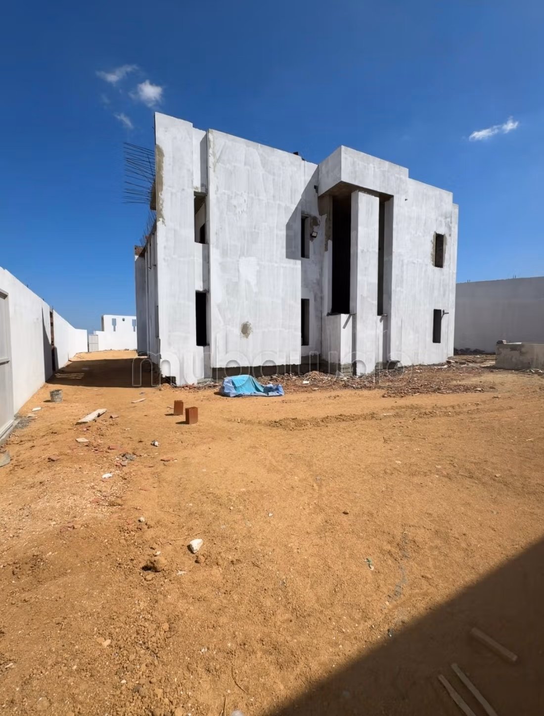 Grande investimento villa incompleta a msaken