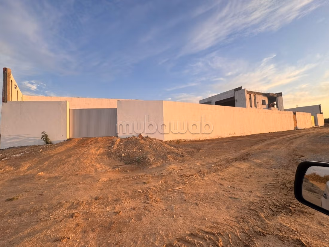 Grande investimento villa incompleta a msaken