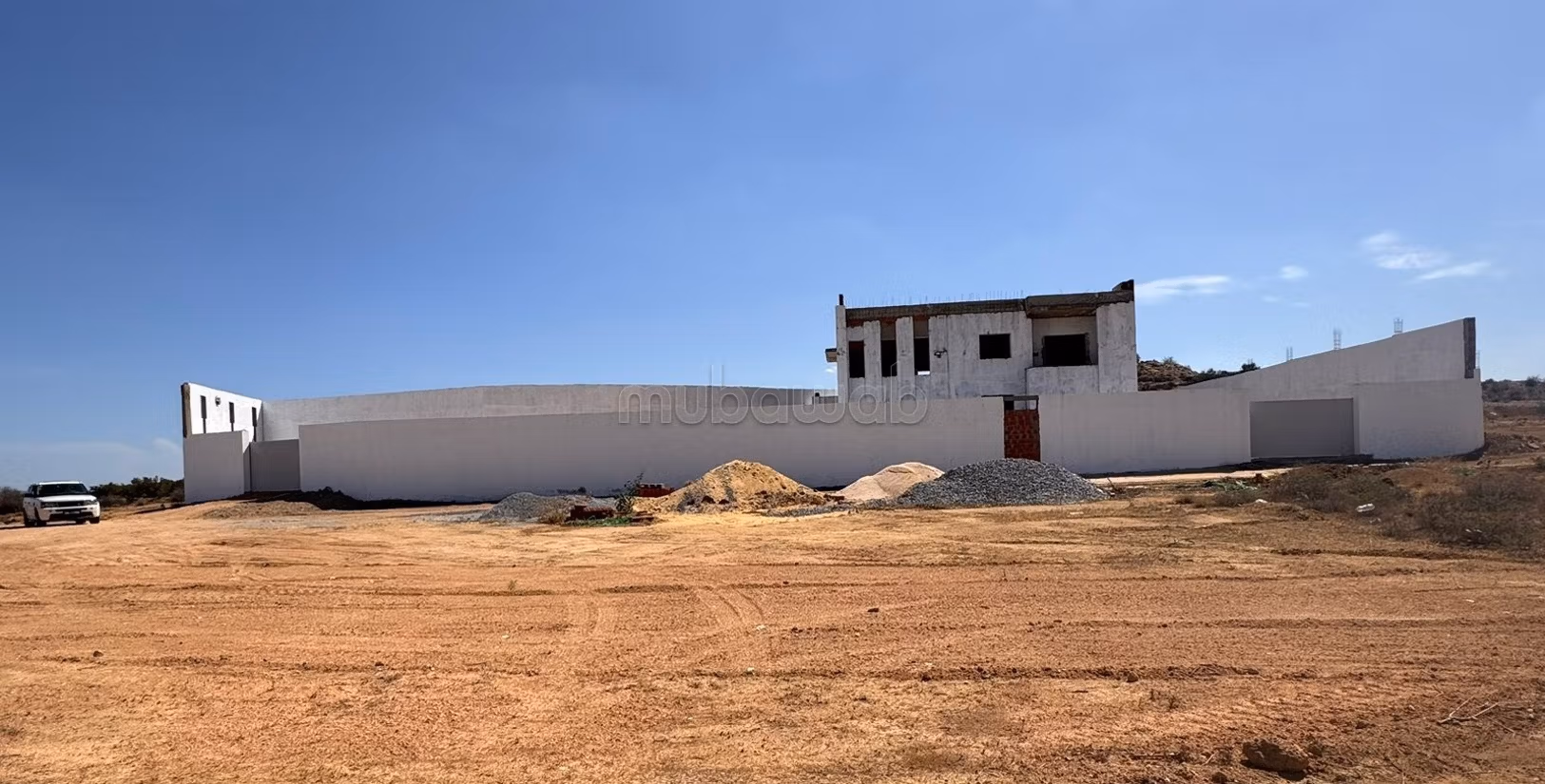 Grande investimento villa incompleta a msaken