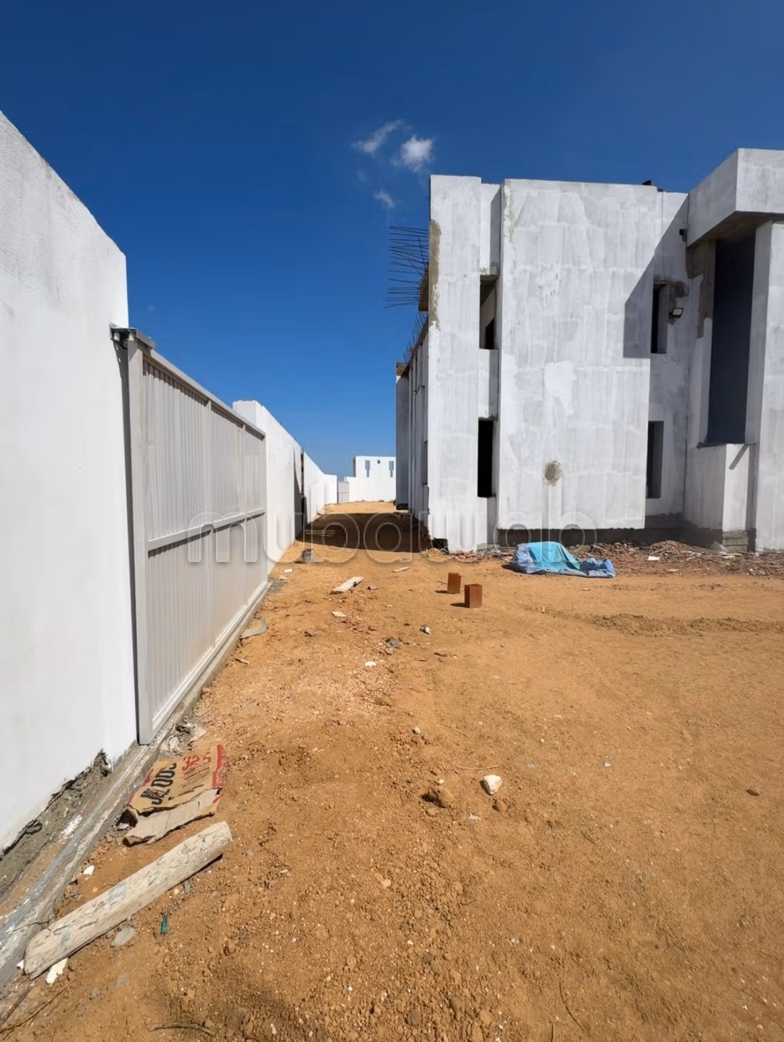 Grande investimento villa incompleta a msaken