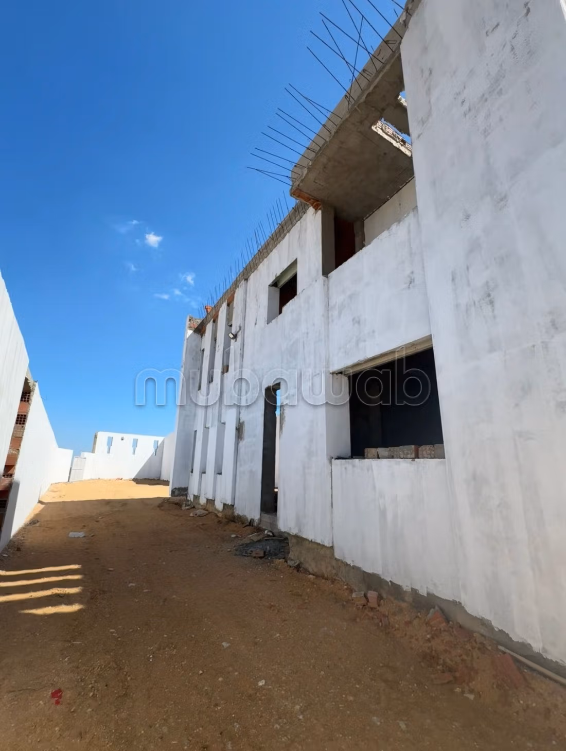 Grande investimento villa incompleta a msaken