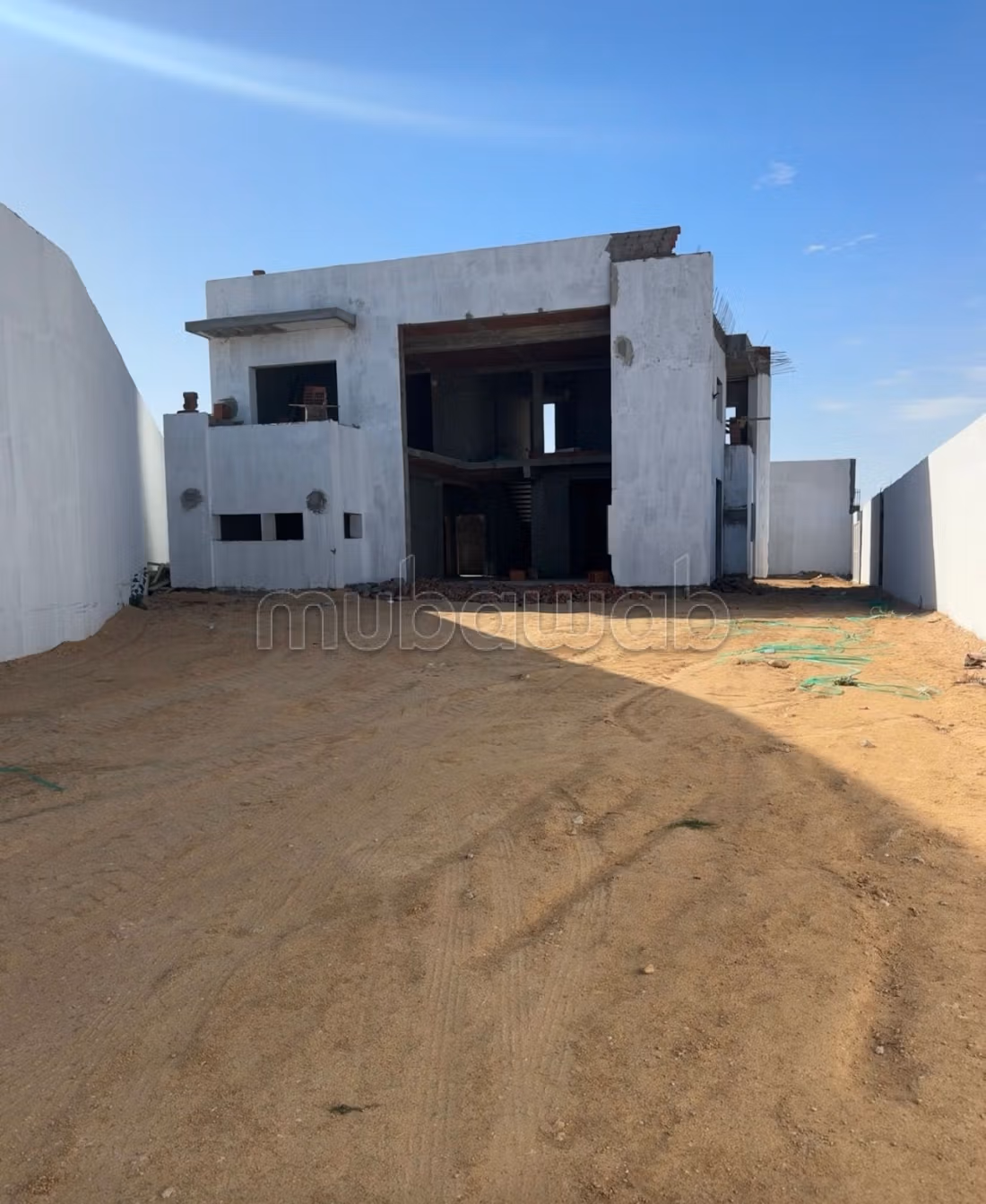 Grande investimento villa incompleta a msaken