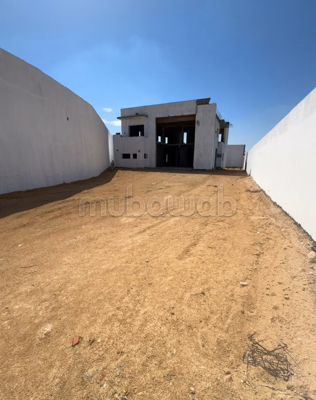 Grande investimento villa incompleta a msaken