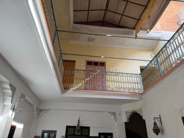 Trouvez votre maison à acheter à Ksibat Nhas. Surface de 160 m². Environnement calme avec vue sur la montagne