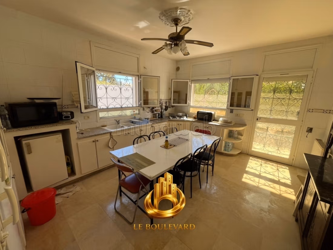 A vendre villa S5 avec piscine à Yassmine Hammame