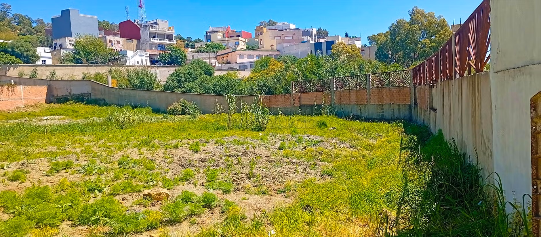 Terrain 2200m² Tanger Front Rue ZRM