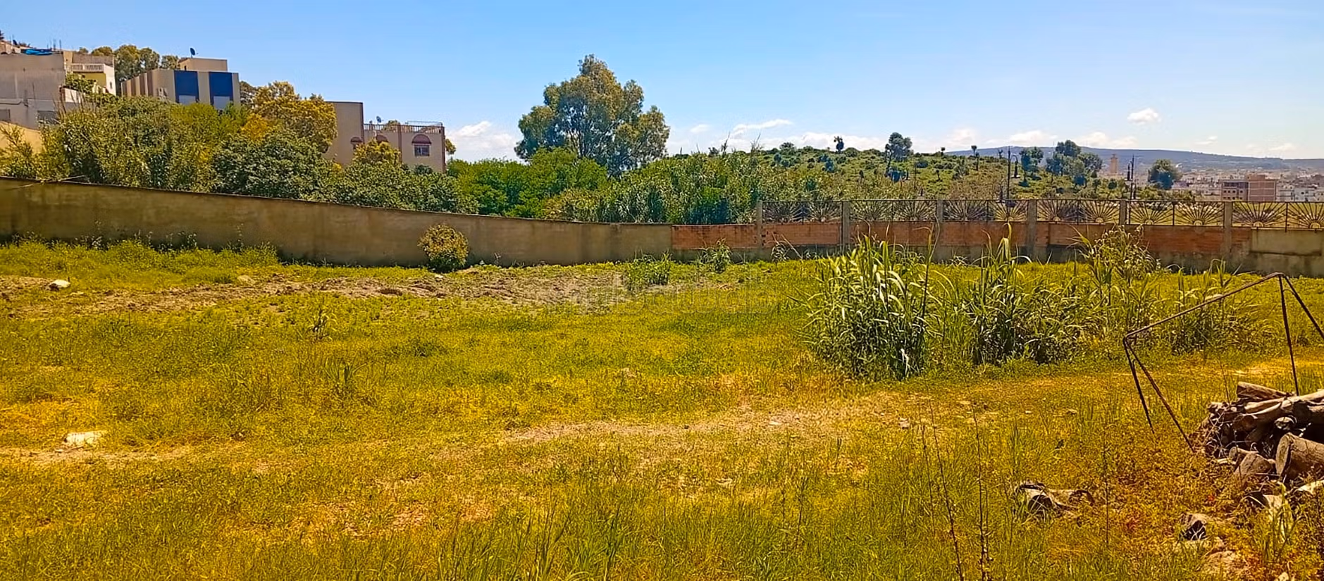 Terrain 2200m² Tanger Front Rue ZRM