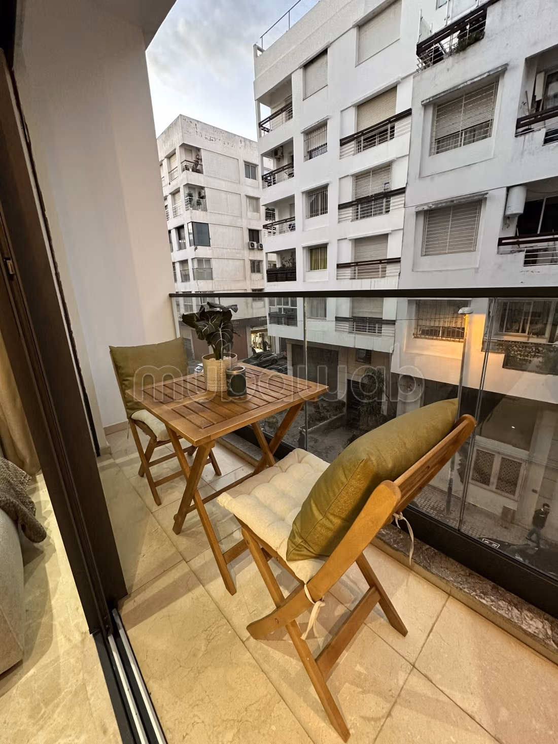 Studio Bourgogne 51m² neuf meublé 
Balcon 
Parking — 2