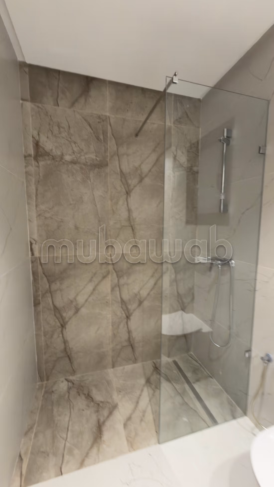 Vendita di uno splendido appartamento a Aouina. Superficie totale 63 m². Doppi vetri, porta blindata