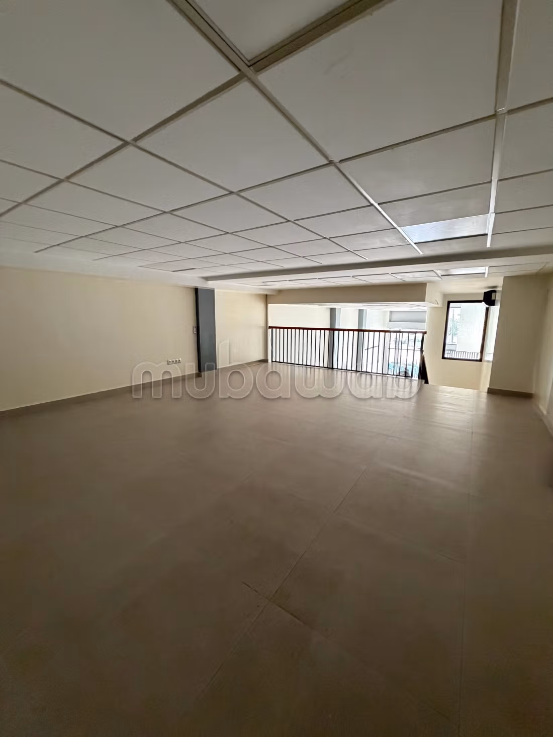 Beau local commercial en location à Maârif Extension.
Surface de 132 m²