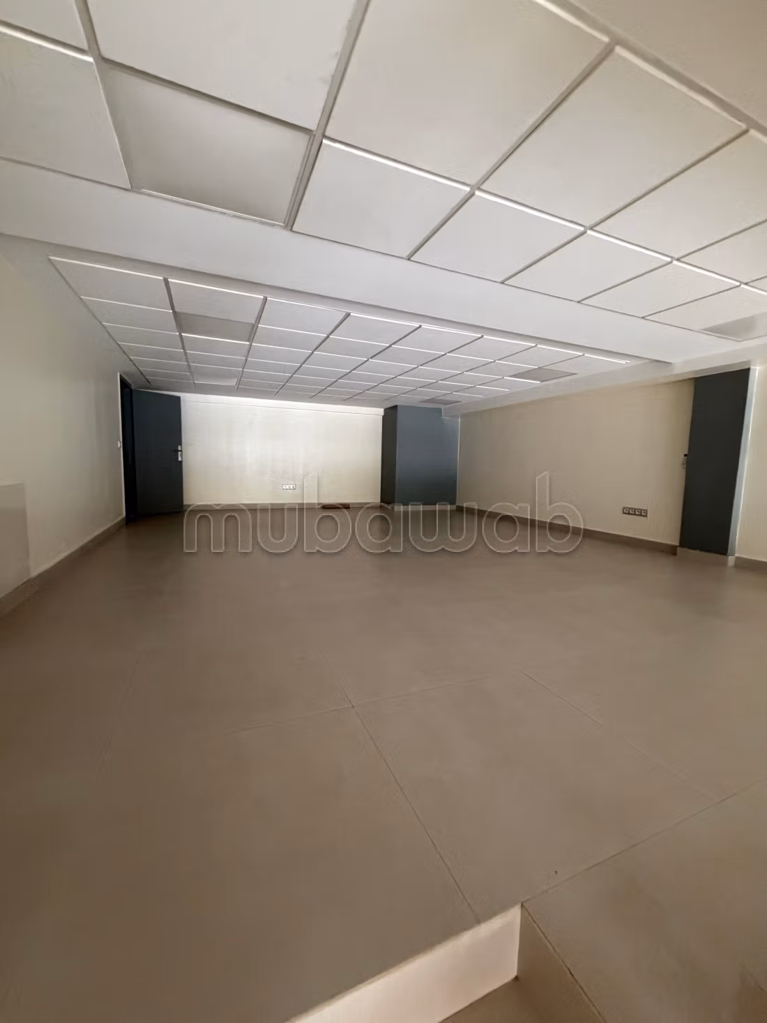 Beau local commercial en location à Maârif Extension.
Surface de 132 m²