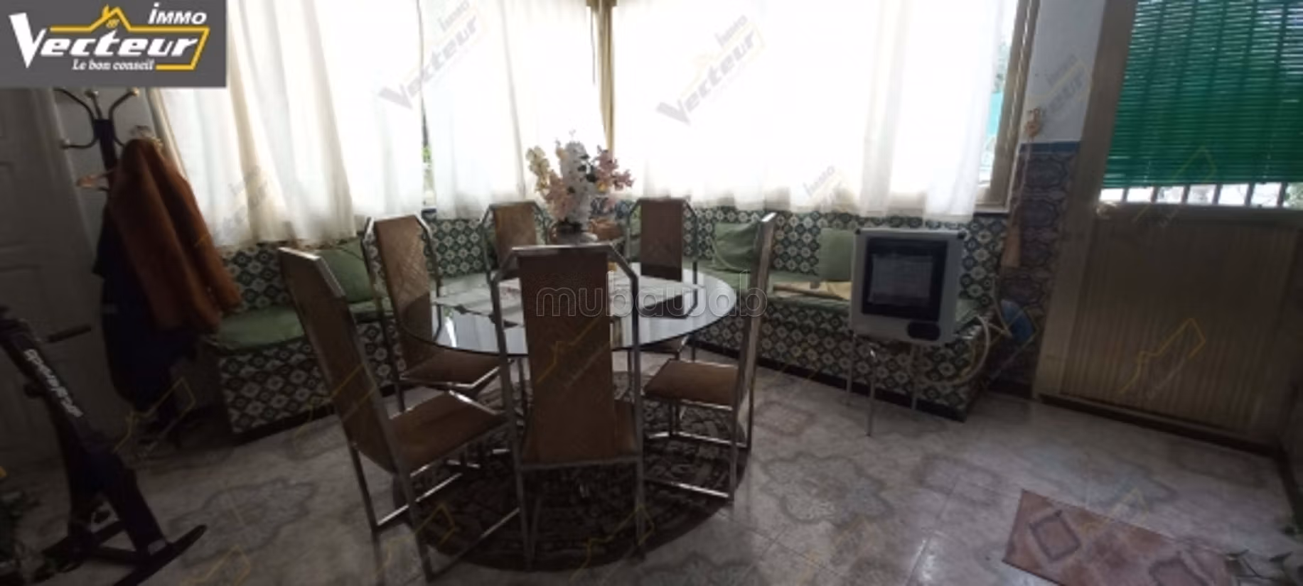 IN VENDITA VILLA A SCHIERA su due piani nella città M