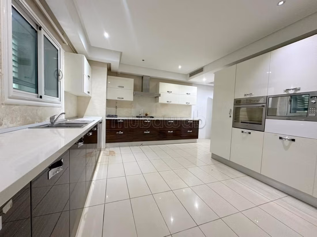 Rent this apartment in Les Berges Du Lac 2.4 rooms. Lift and terrace